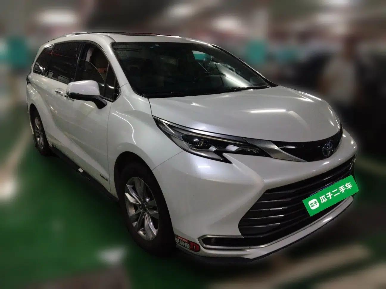 Toyota SIENNA 2021 2.5L Hybrid Ultimate Edition — миниатюра 3