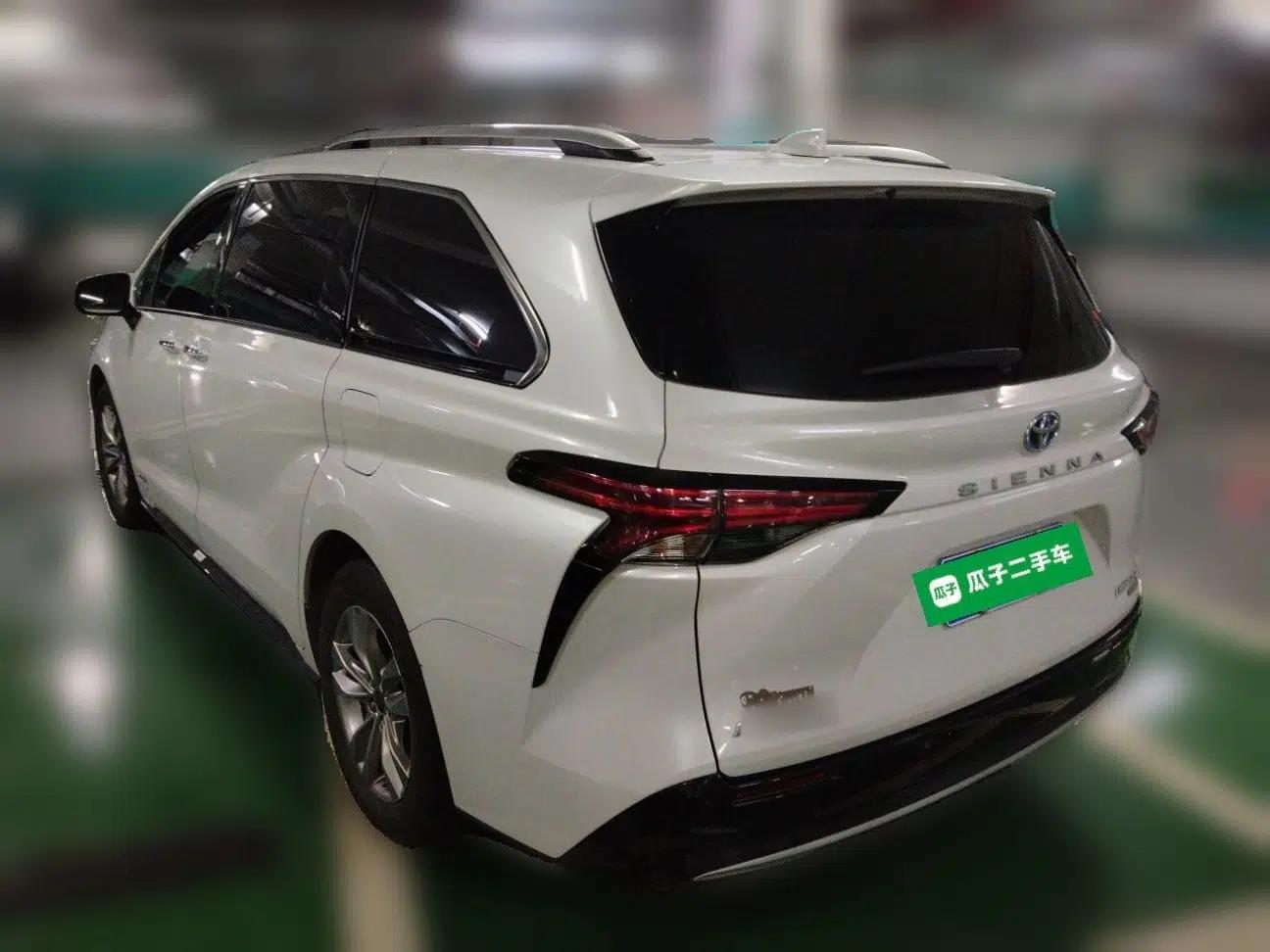 Toyota SIENNA 2021 2.5L Hybrid Ultimate Edition — миниатюра 4