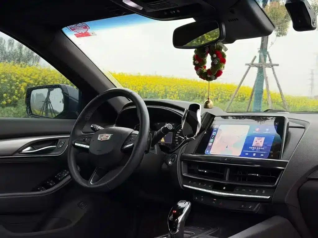 2022 Cadillac CT5 28T Luxury — миниатюра 3