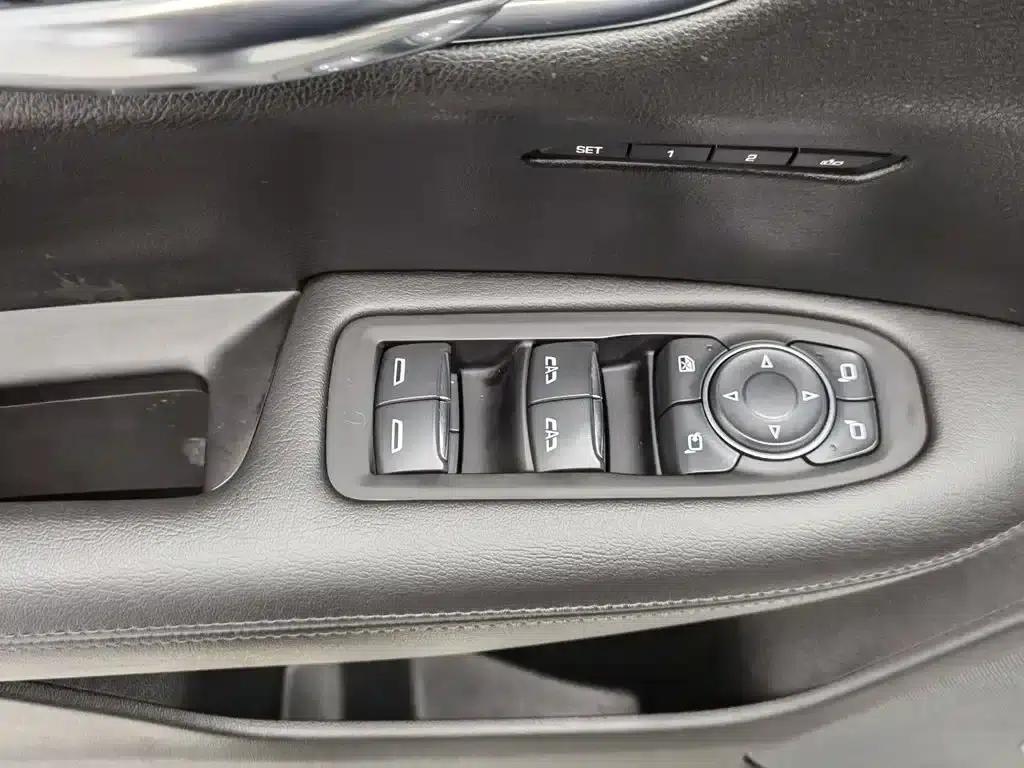 Cadillac XT5 2017 Anniversary Edition 28T AWD Luxury — миниатюра 9