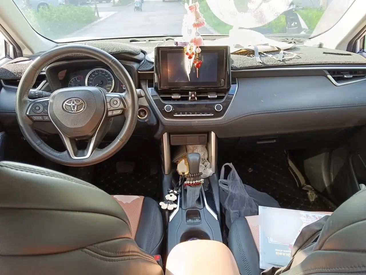 Toyota FRONTLANDER 2022 2.0L CVT Leading Edition — миниатюра 9