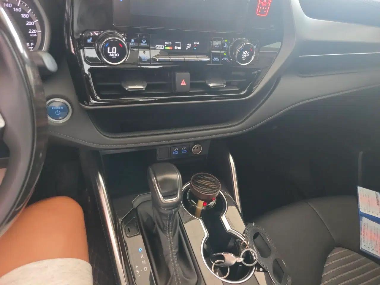 Toyota Crown Kluger 2021 2.5L HEV Four-Wheel Drive Luxury Edition — миниатюра 13