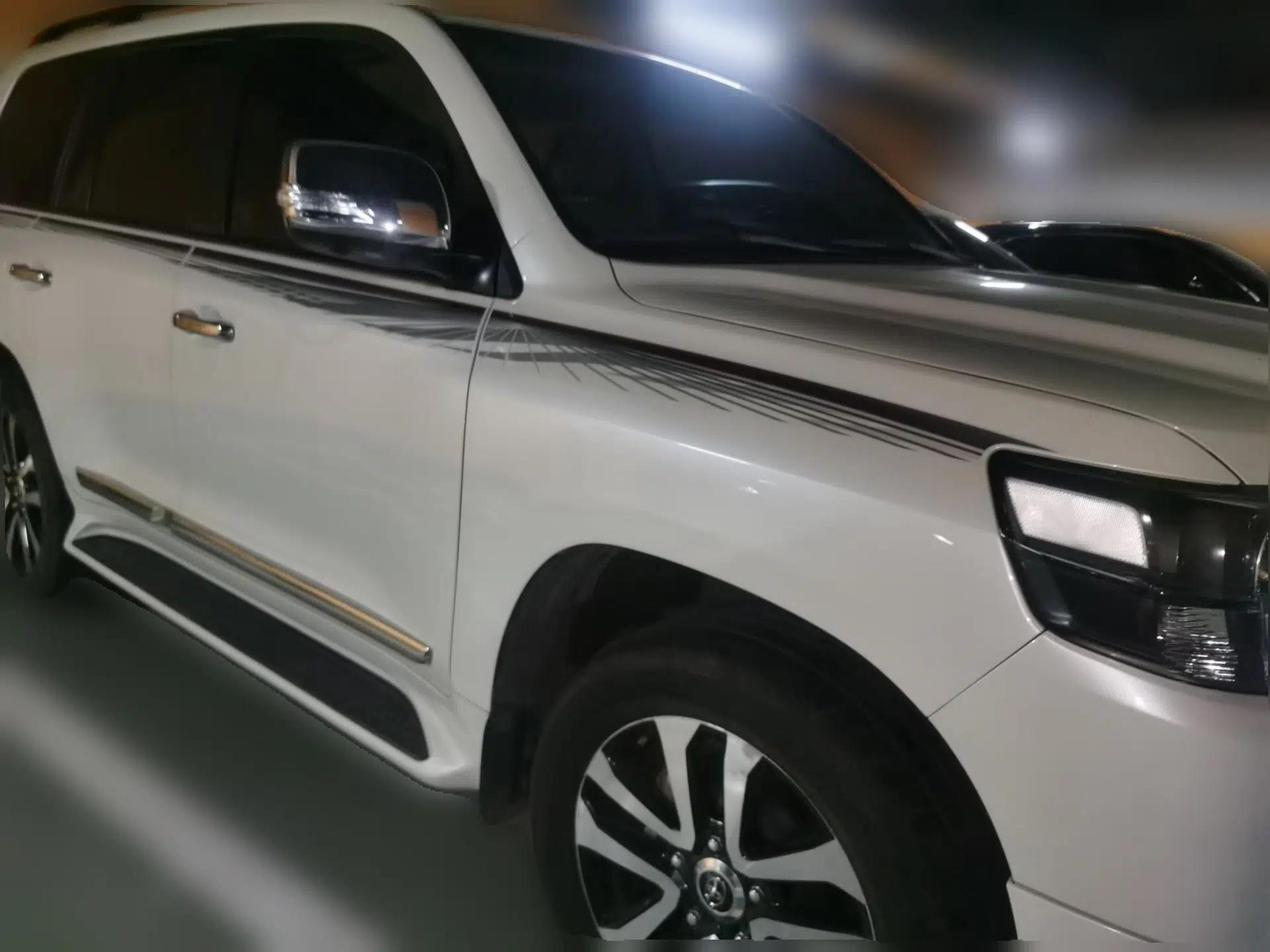 Toyota Land Cruiser 4.0L Automatic 7-Seater Parallel Import — миниатюра 3