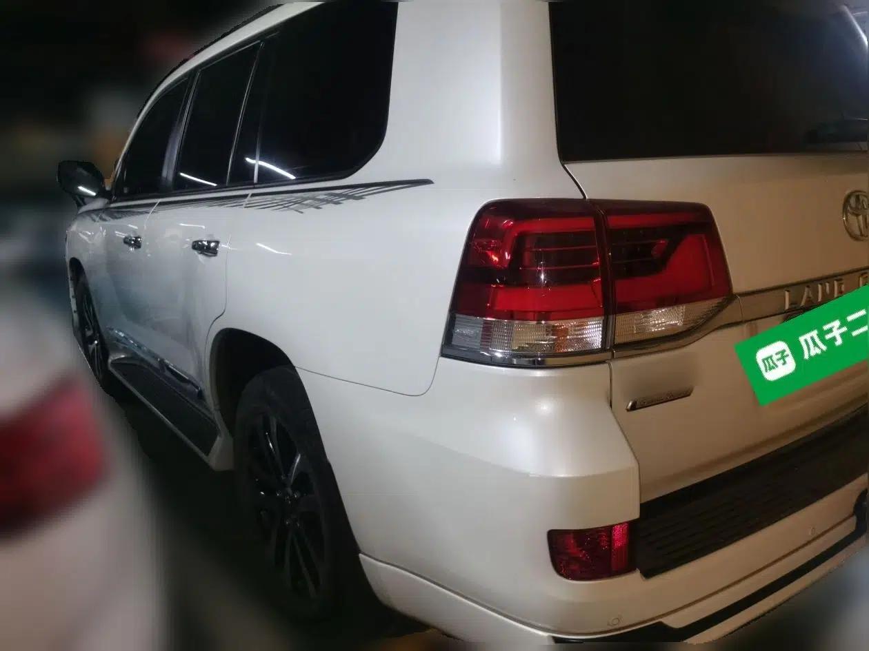 Toyota Land Cruiser 4.0L Automatic 7-Seater Parallel Import — миниатюра 4