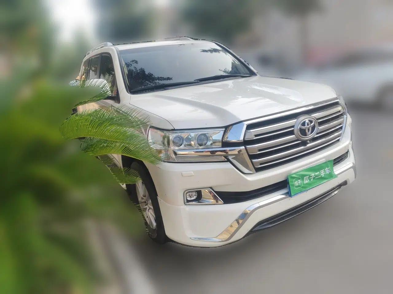 Toyota Land Cruiser 2017 (parallel import), 4.0L, sunroof, 8 seats — миниатюра 3