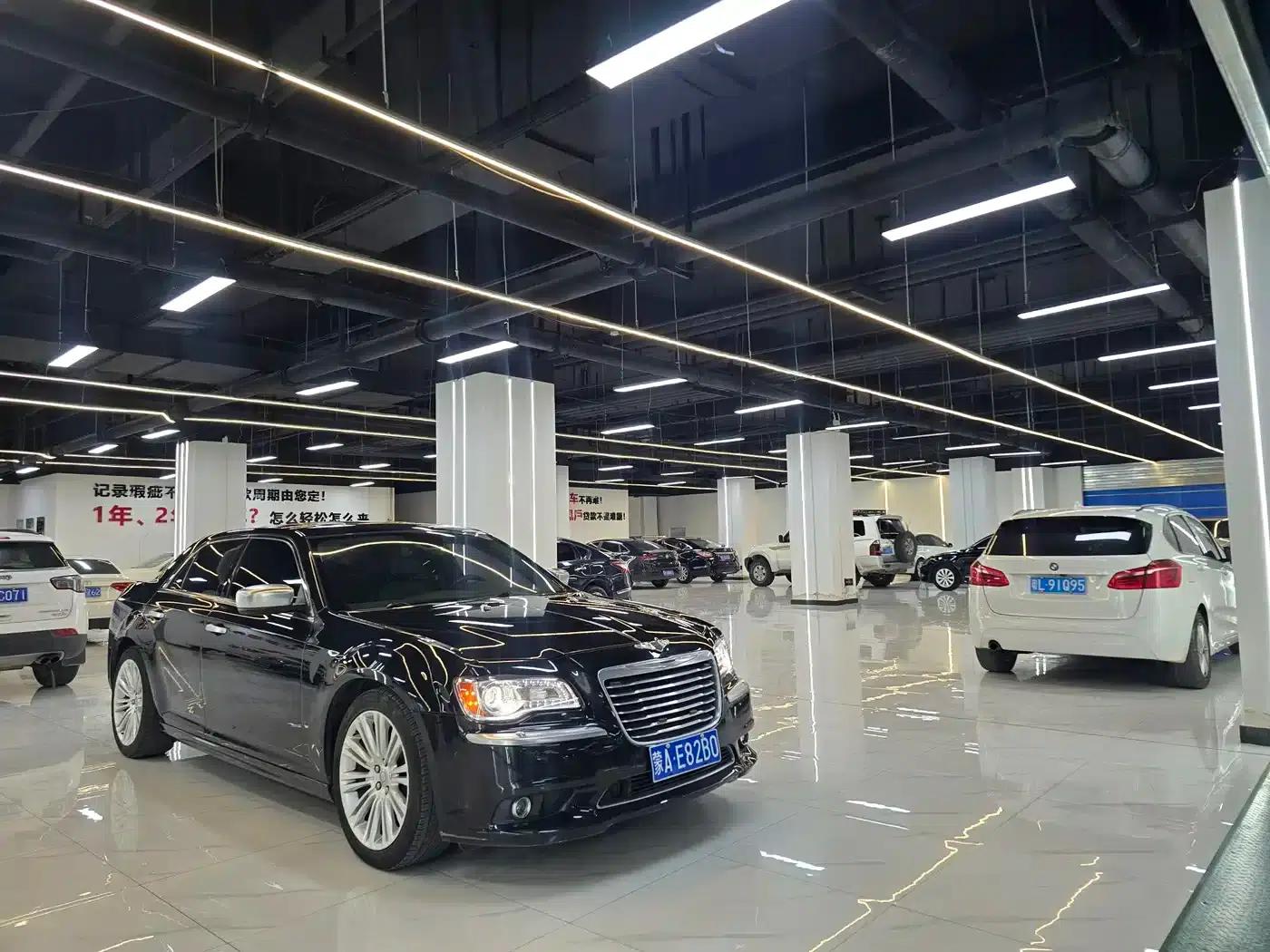 2014 Chrysler 300C Imported Model 3.0L Excellence Edition — миниатюра 3