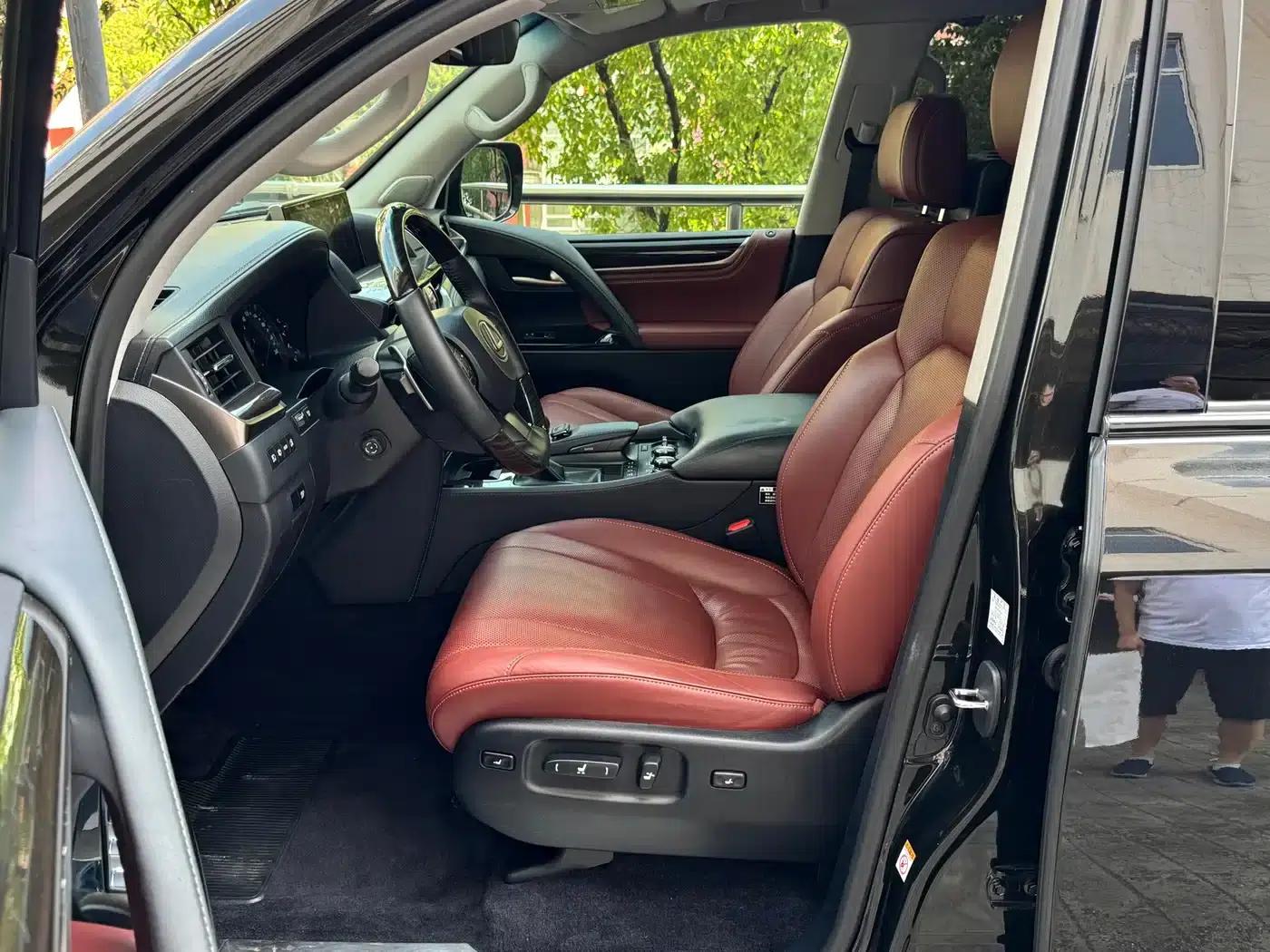 2017 Lexus LX 570 Dynamic Luxury Edition — миниатюра 5
