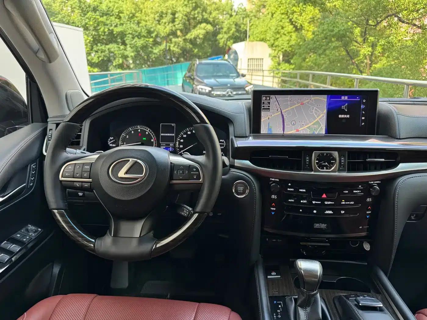 2017 Lexus LX 570 Dynamic Luxury Edition — миниатюра 8