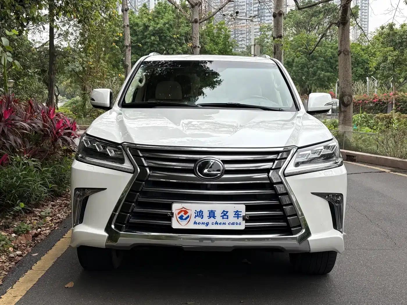 2016 Lexus LX 570 Premium Luxury Edition — миниатюра 2