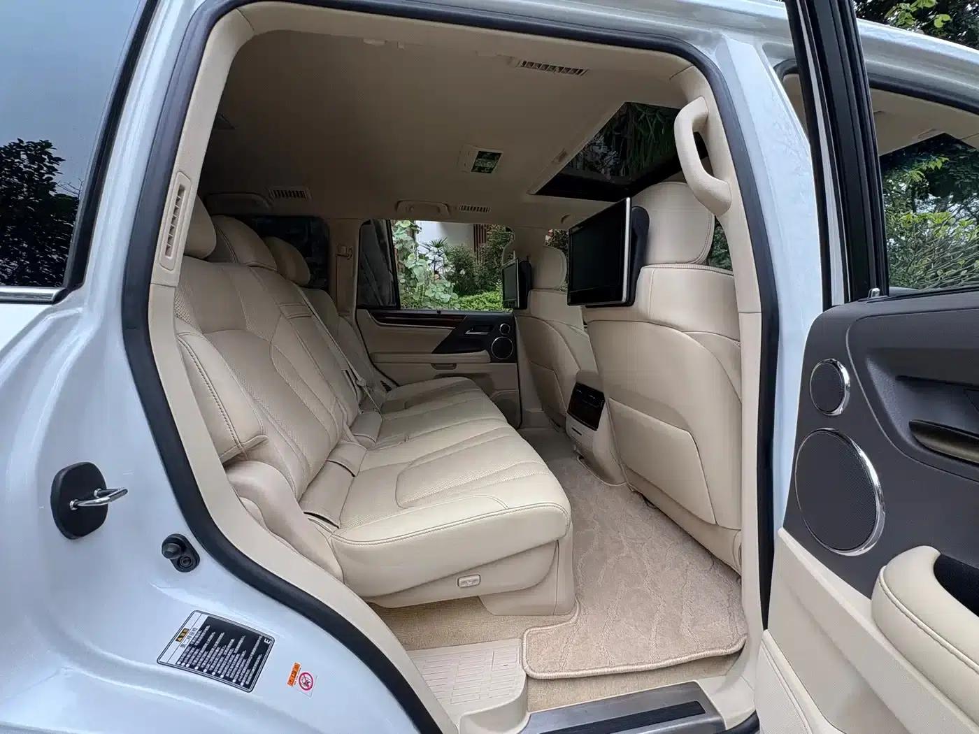 2016 Lexus LX 570 Premium Luxury Edition — миниатюра 13