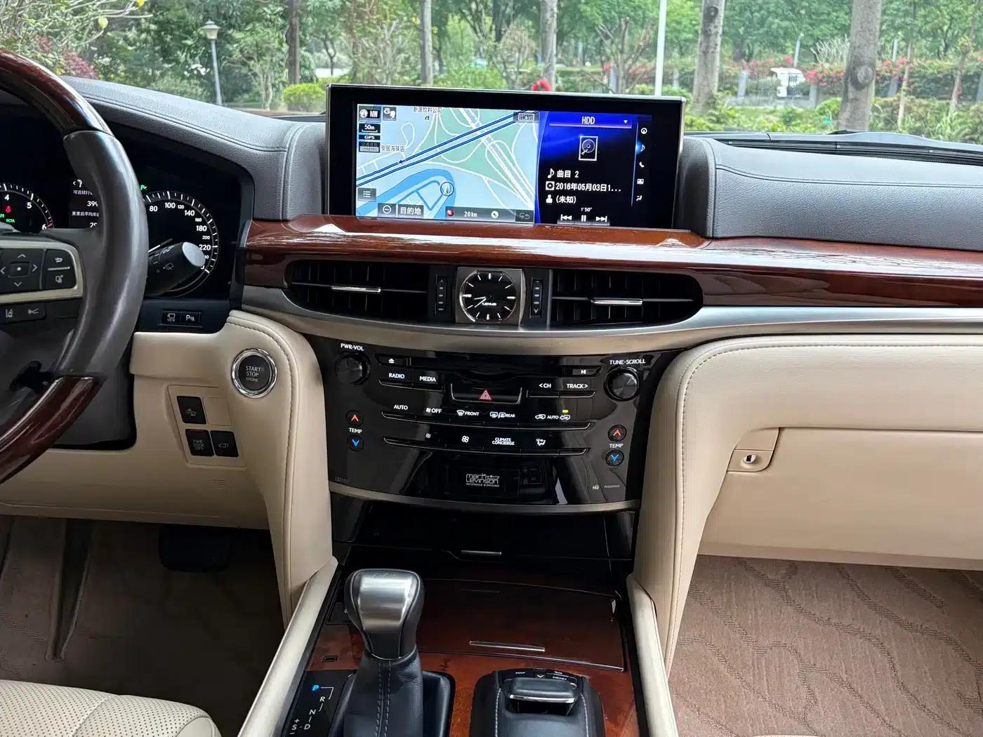 2016 Lexus LX 570 Premium Luxury Edition — миниатюра 20