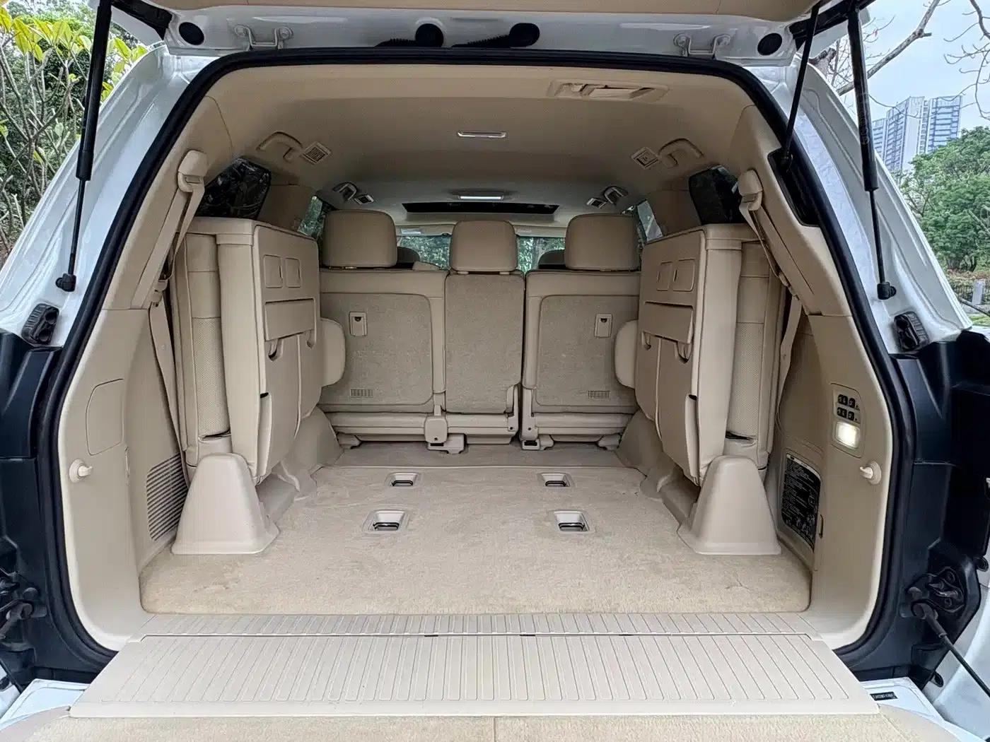 2016 Lexus LX 570 Premium Luxury Edition — миниатюра 22