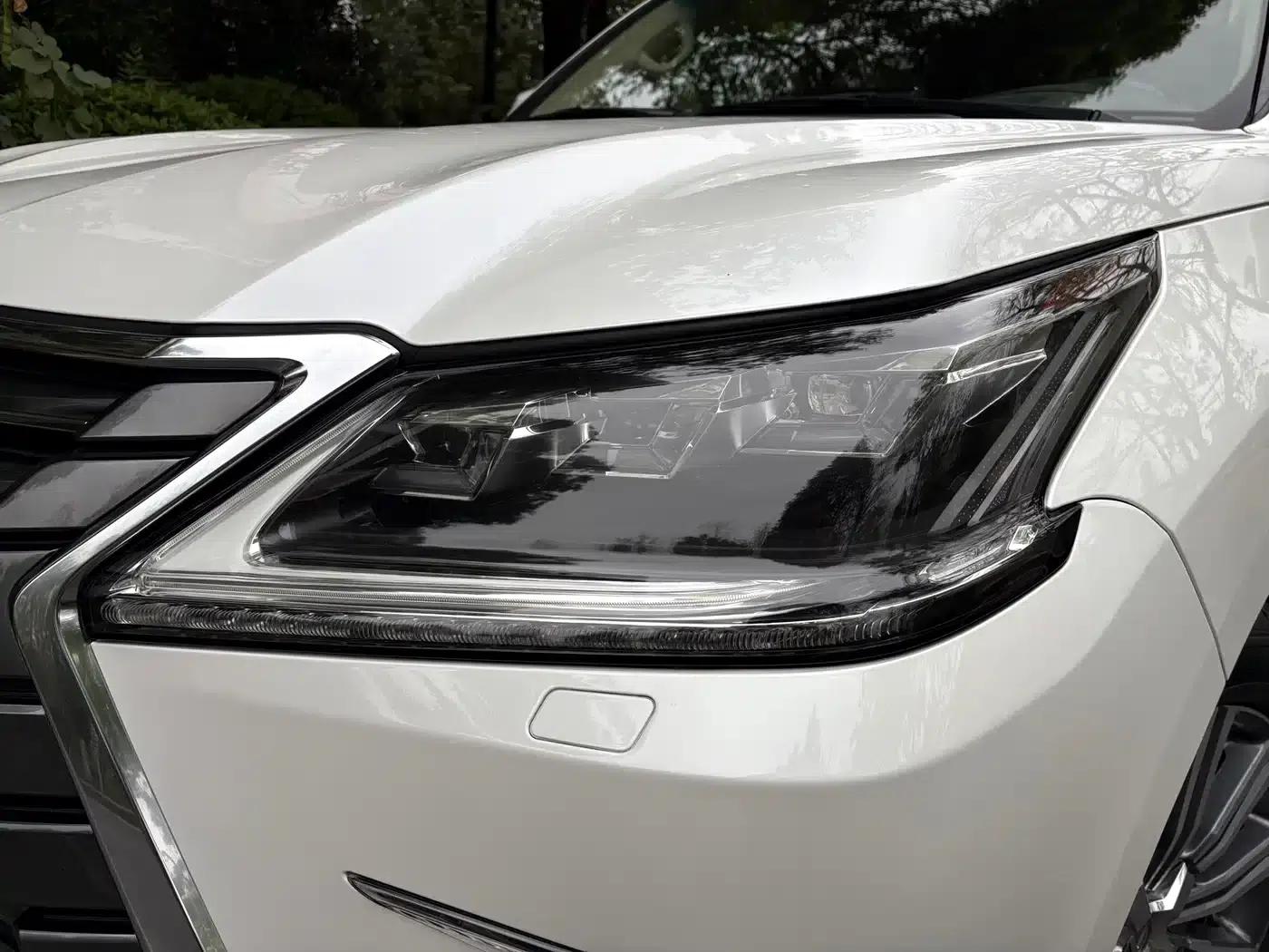 2016 Lexus LX 570 Premium Luxury Edition — миниатюра 24