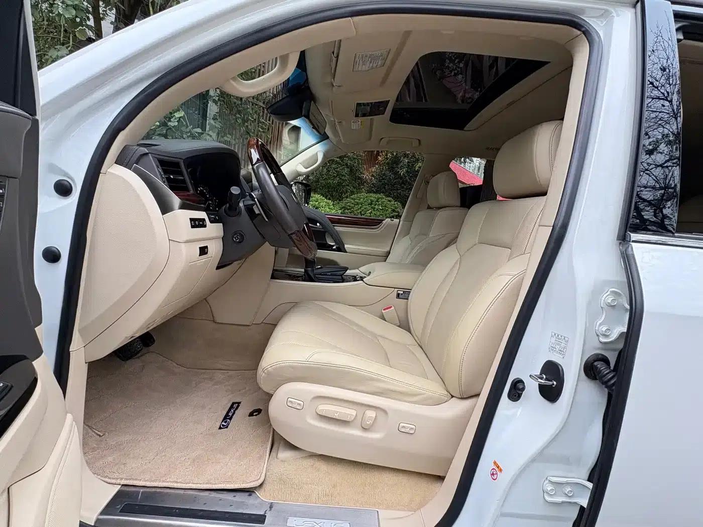 2016 Lexus LX 570 Premium Luxury Edition — миниатюра 8