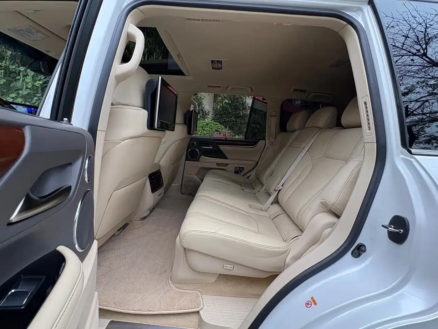 2016 Lexus LX 570 Premium Luxury Edition — миниатюра 9