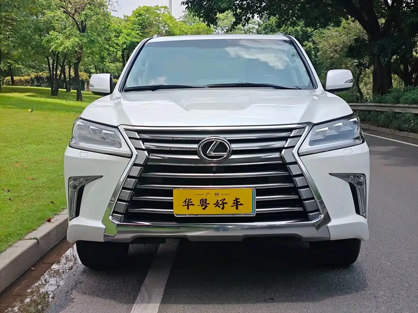 2016 Lexus LX 570 Dynamic Luxury Edition — миниатюра 2