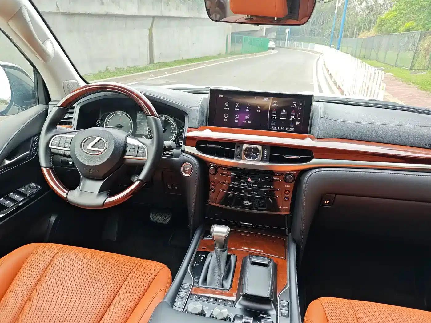 2016 Lexus LX 570 Dynamic Luxury Edition — миниатюра 11