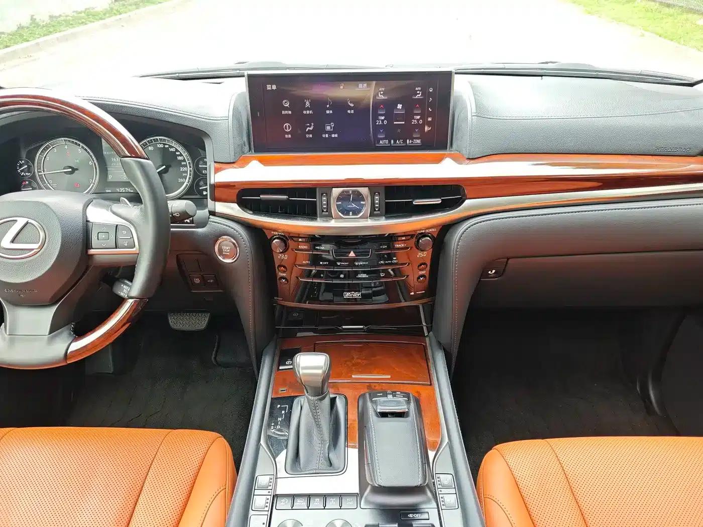 2016 Lexus LX 570 Dynamic Luxury Edition — миниатюра 12
