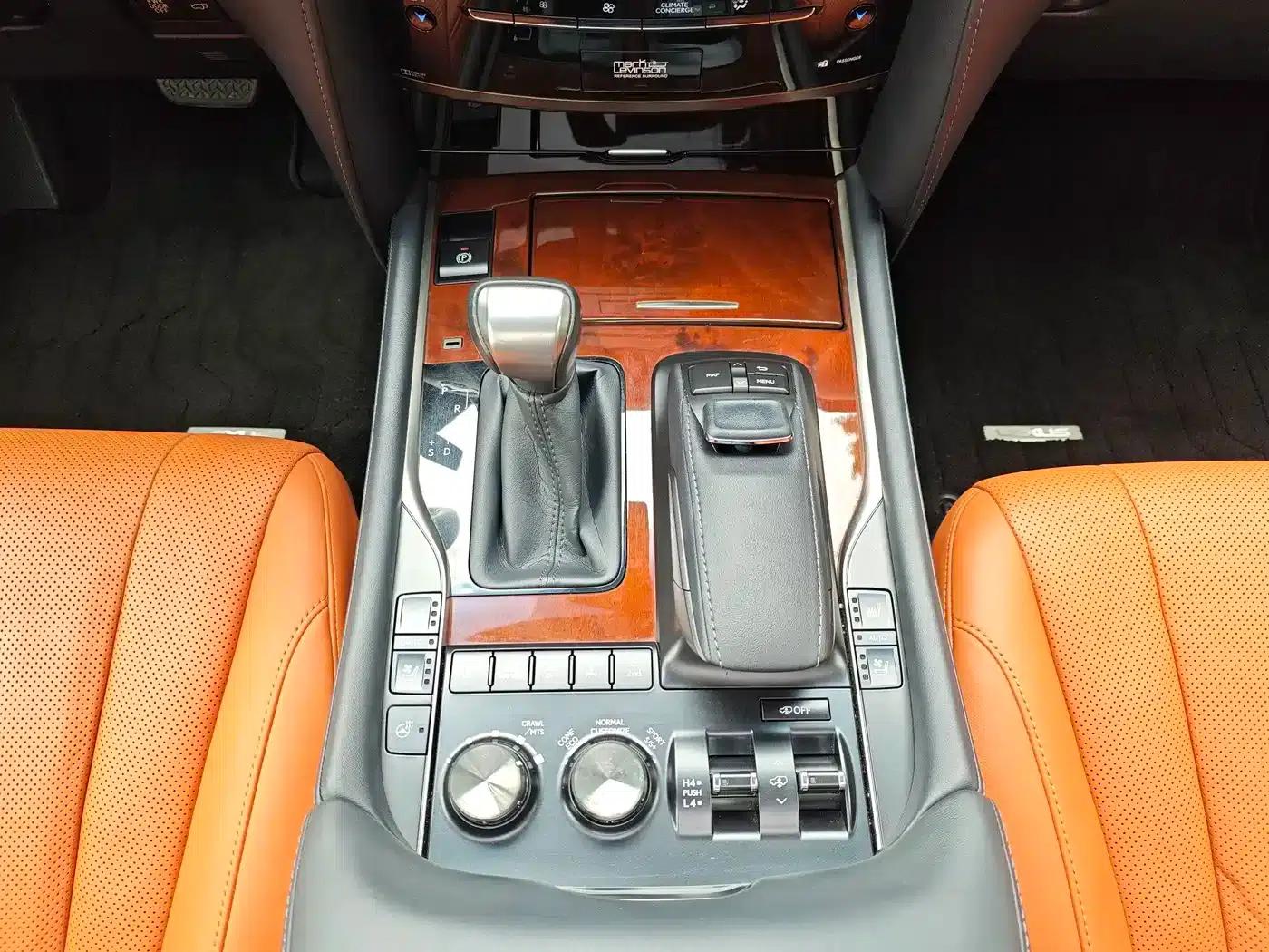 2016 Lexus LX 570 Dynamic Luxury Edition — миниатюра 15