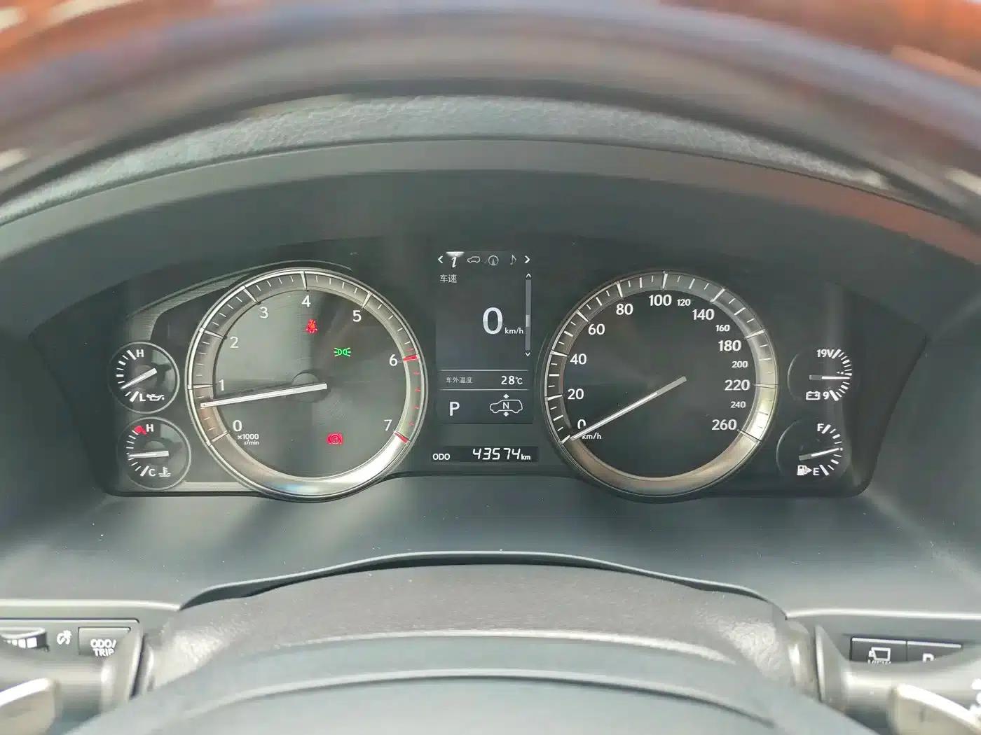 2016 Lexus LX 570 Dynamic Luxury Edition — миниатюра 16
