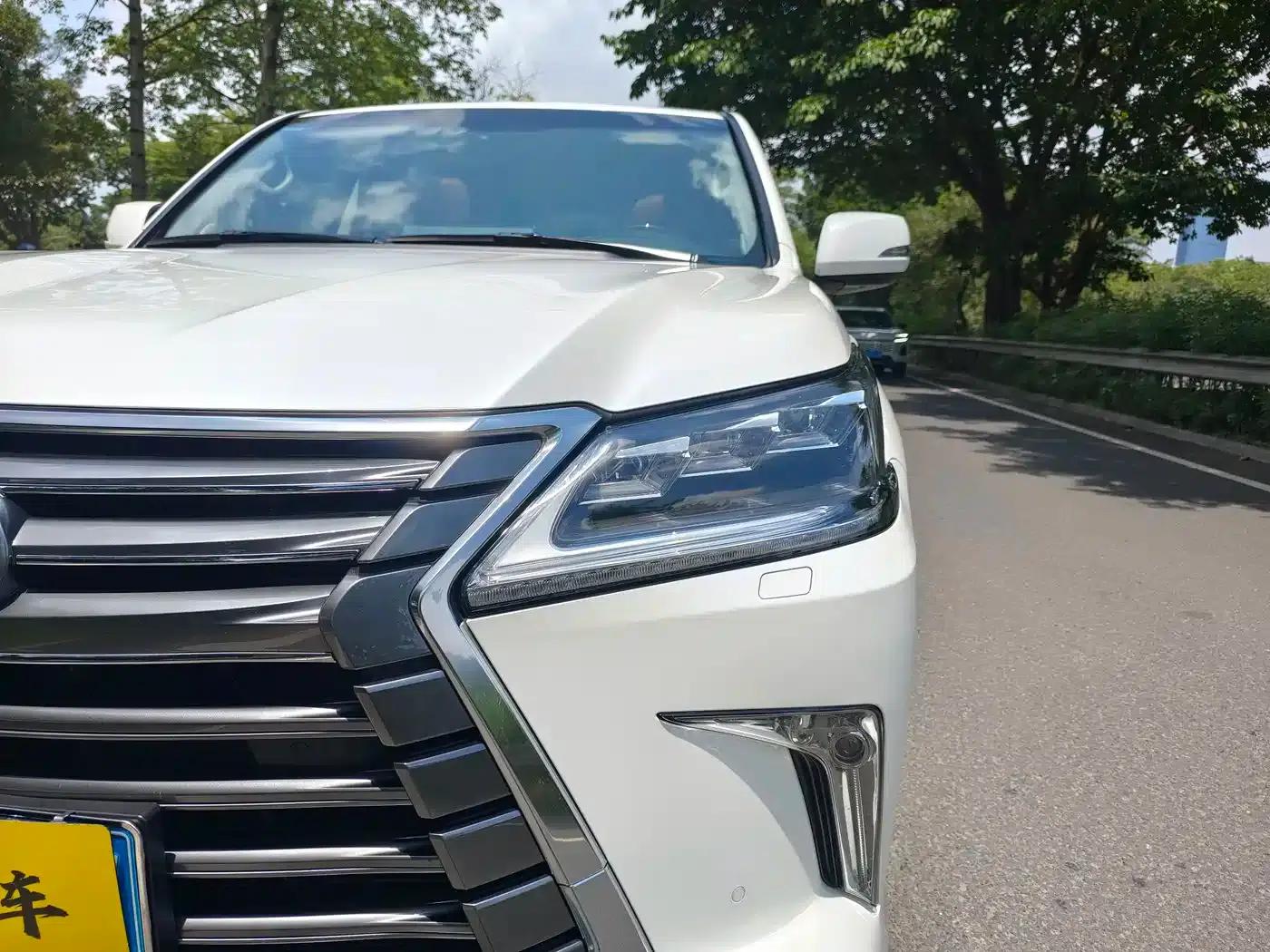 2016 Lexus LX 570 Dynamic Luxury Edition — миниатюра 27