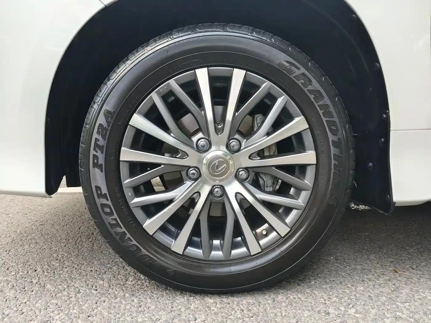 2016 Lexus LX 570 Dynamic Luxury Edition — миниатюра 28