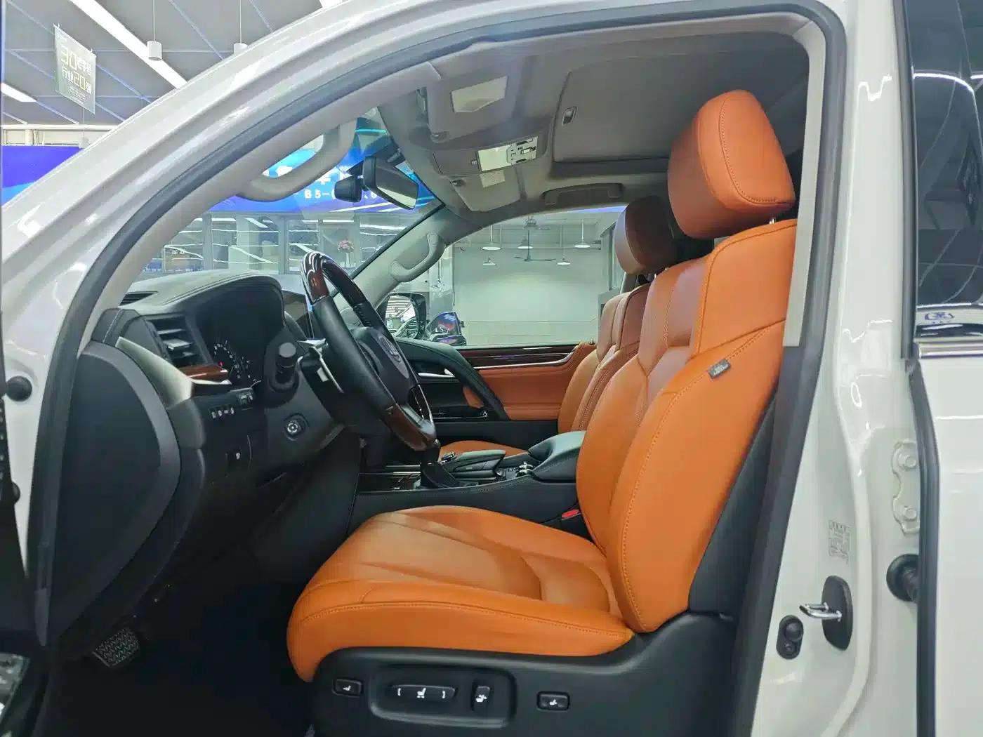 2016 Lexus LX 570 Dynamic Luxury Edition — миниатюра 5