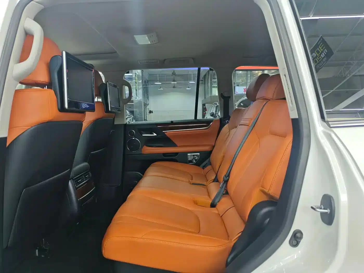 2016 Lexus LX 570 Dynamic Luxury Edition — миниатюра 6