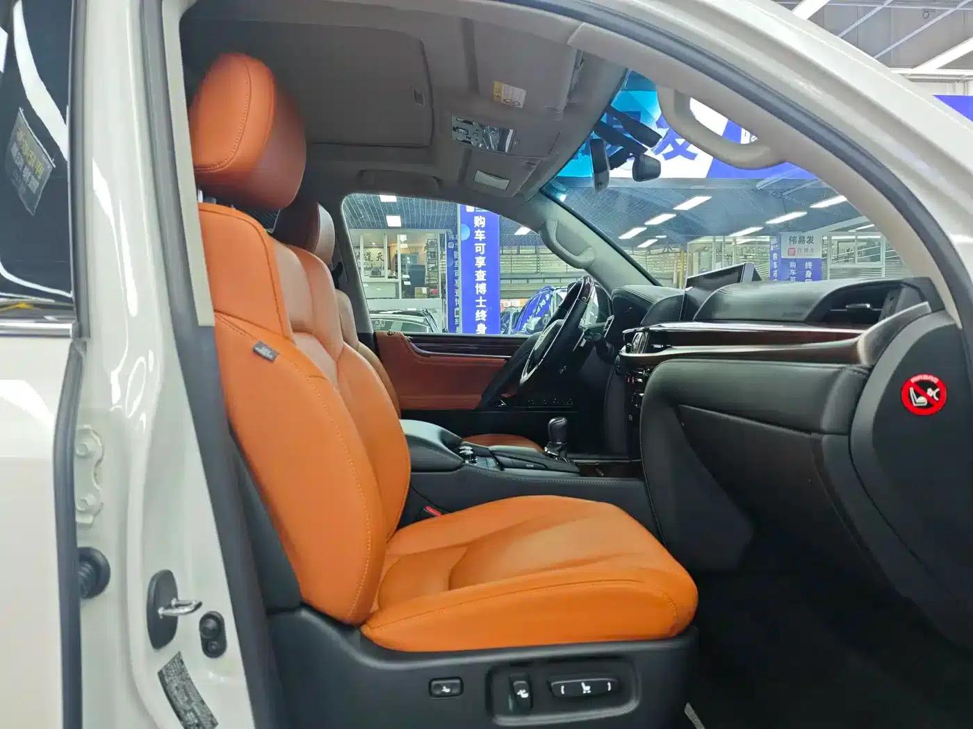2016 Lexus LX 570 Dynamic Luxury Edition — миниатюра 7