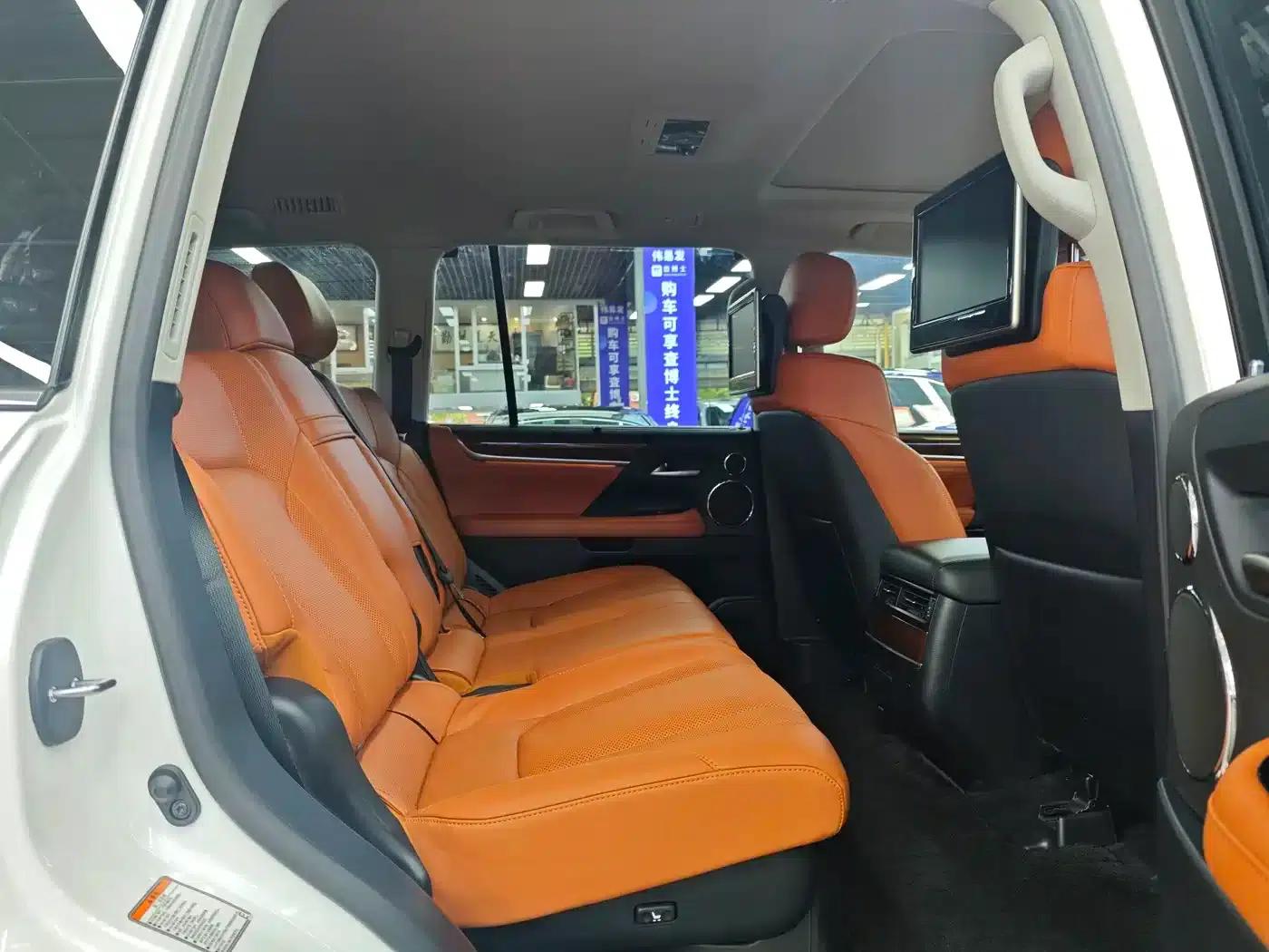 2016 Lexus LX 570 Dynamic Luxury Edition — миниатюра 8