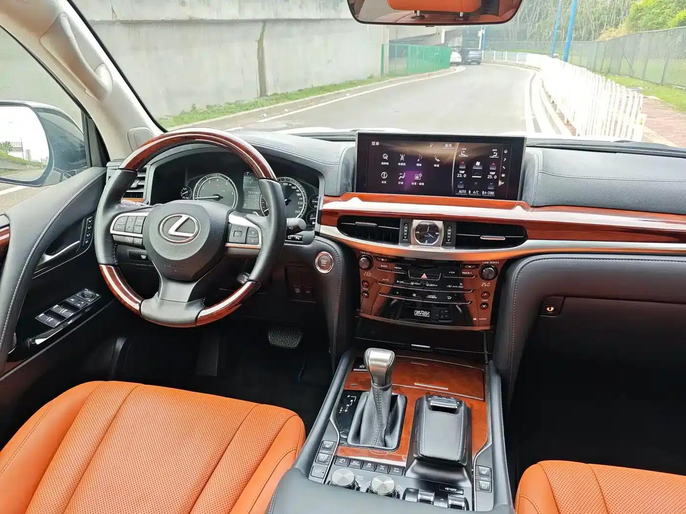 2016 Lexus LX 570 Dynamic Luxury Edition — миниатюра 9
