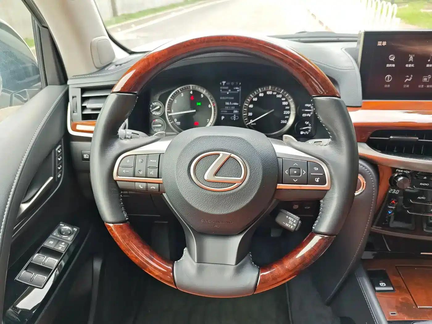 2016 Lexus LX 570 Dynamic Luxury Edition — миниатюра 10