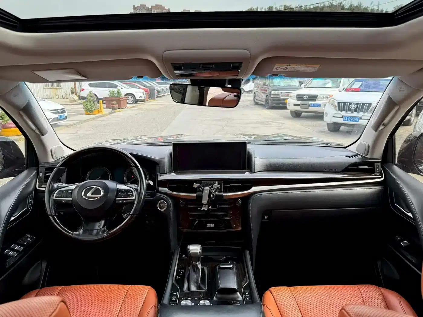 2016 Lexus LX 570 Premium Luxury Edition — миниатюра 5