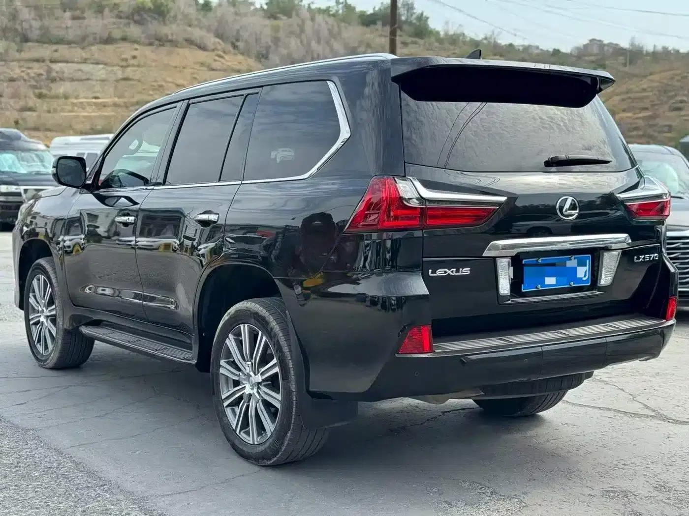 2016 Lexus LX 570 Premium Luxury Edition — миниатюра 7