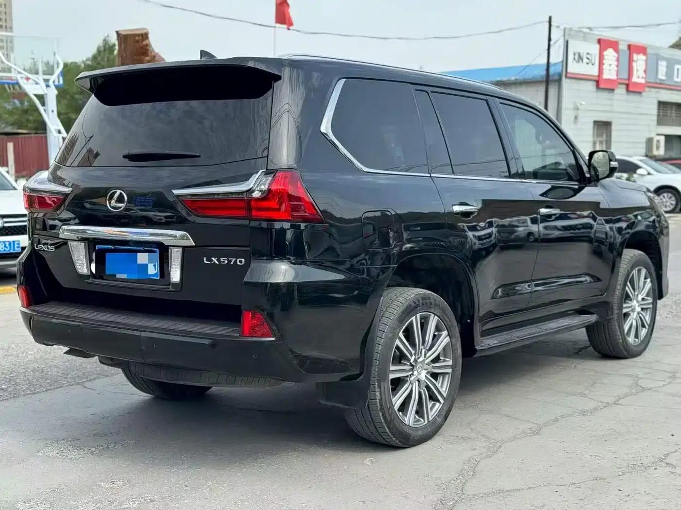 2016 Lexus LX 570 Premium Luxury Edition — миниатюра 9