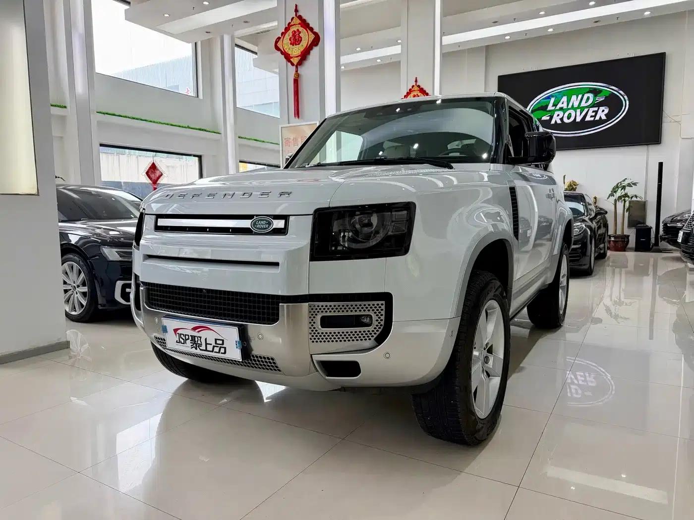 Land Rover Defender 2022 90 2.0T P300 Tiger Edition — миниатюра 1