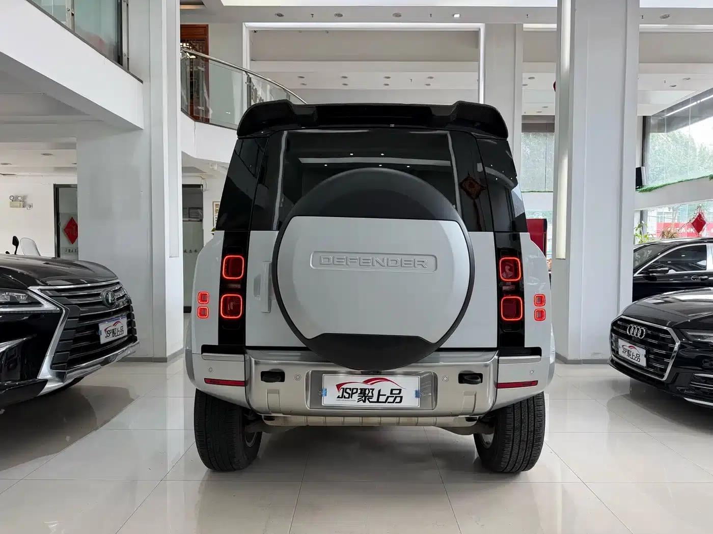Land Rover Defender 2022 90 2.0T P300 Tiger Edition — миниатюра 13
