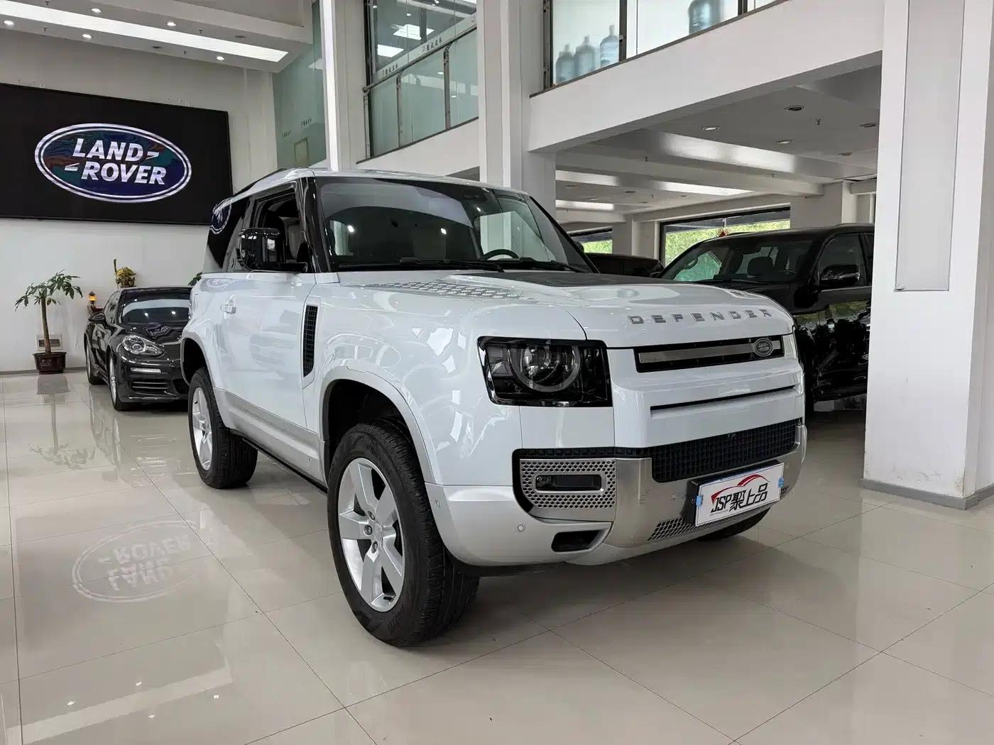 Land Rover Defender 2022 90 2.0T P300 Tiger Edition — миниатюра 3