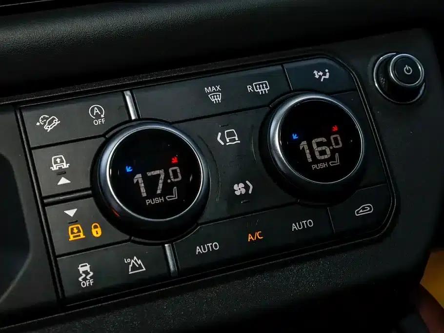 2023 Land Rover Defender Facelift 110 3.0T P400 X-DYNAMIC HSE — миниатюра 17
