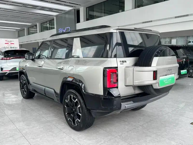Leopard 8 2025 Smart & Brave Flagship Edition 6-seater — миниатюра 4