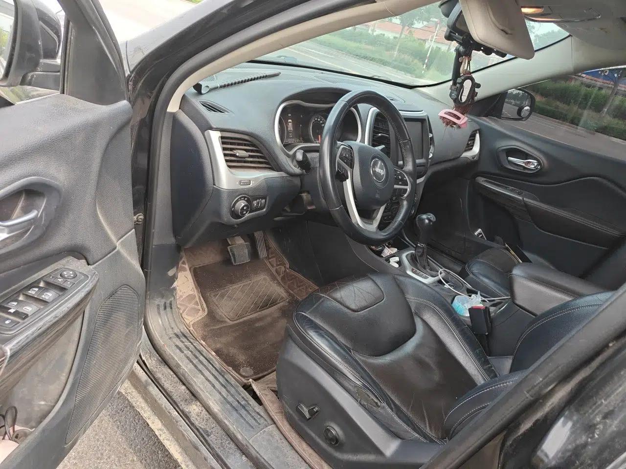Jeep Cherokee 2017 2.4L Leading Edition — миниатюра 16