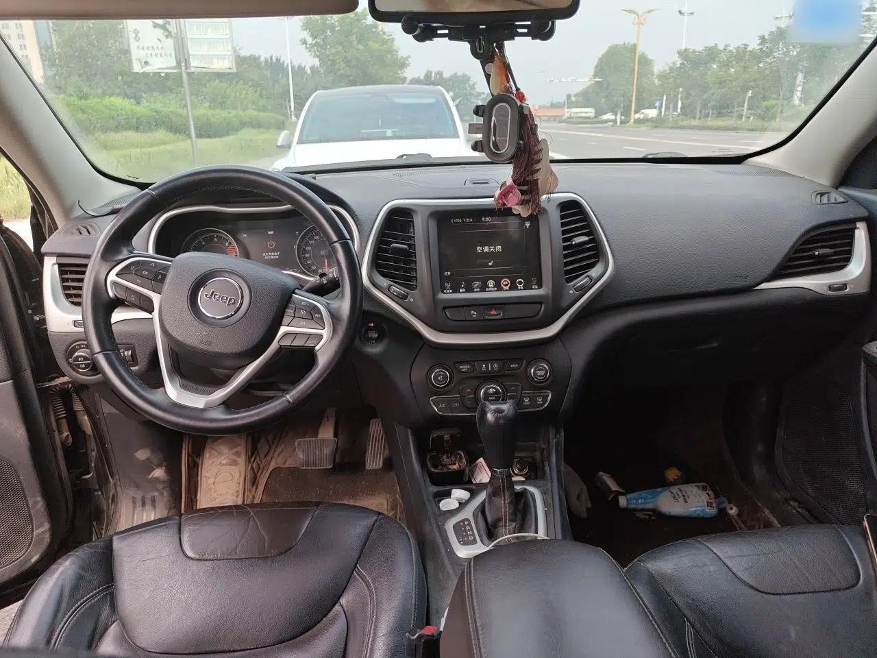 Jeep Cherokee 2017 2.4L Leading Edition — миниатюра 9