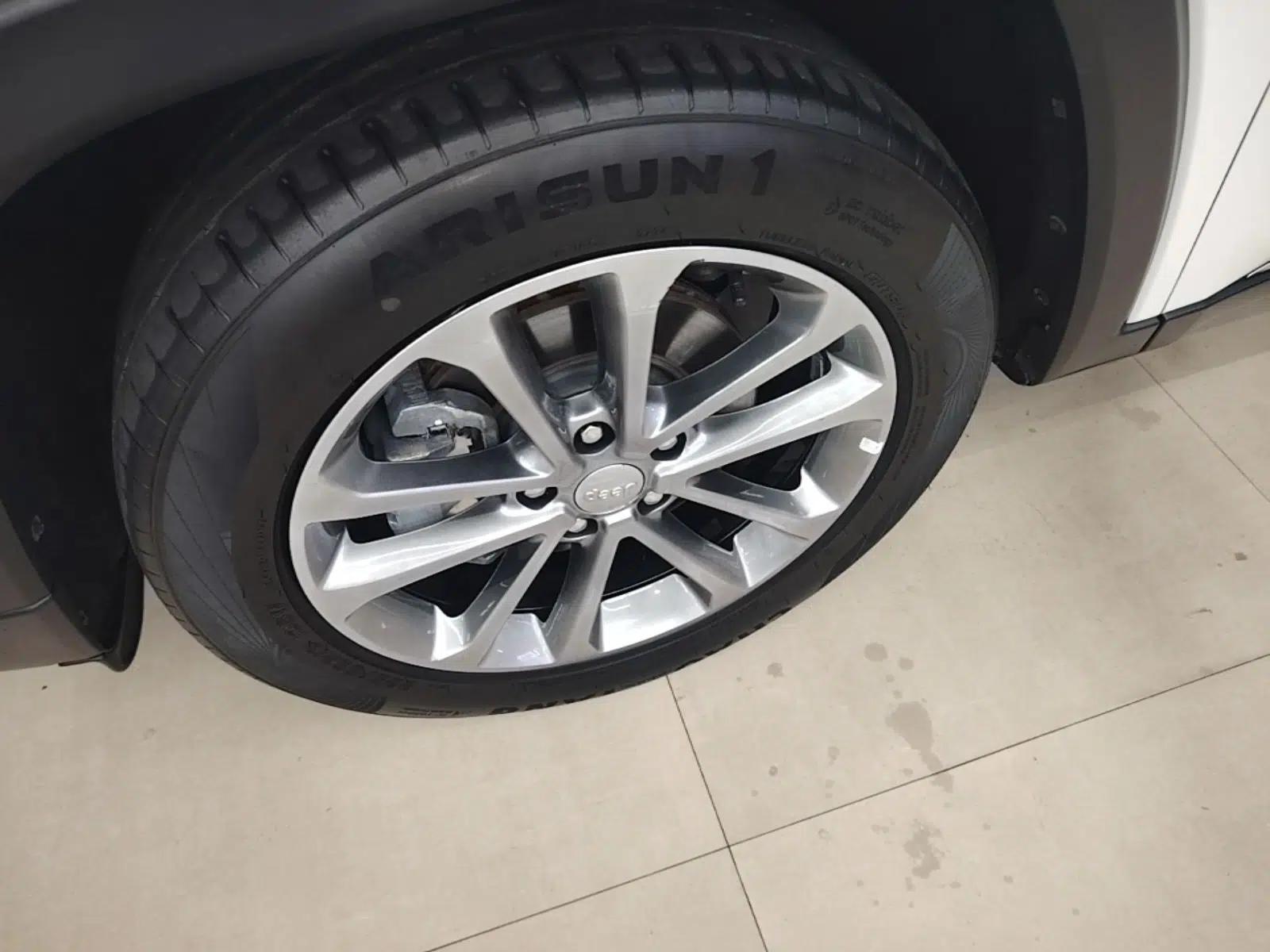 Jeep Grand Commander 2018 2.0T Four-Wheel Drive Prestige Edition China V — миниатюра 15