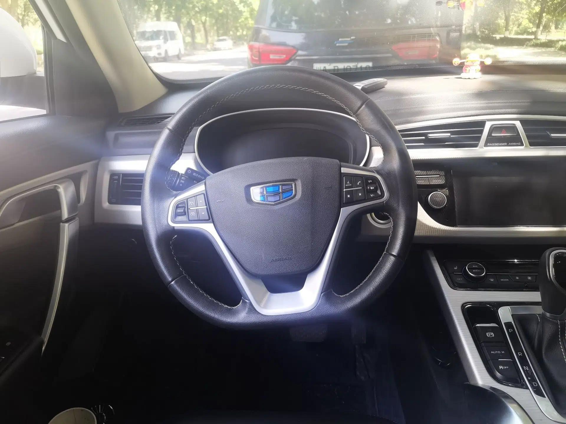 Geely Auto Emgrand X7 Sport 2018 1.8TD Automatic Two-Wheel Drive ZhiZun Model with 4G Connectivity — миниатюра 10