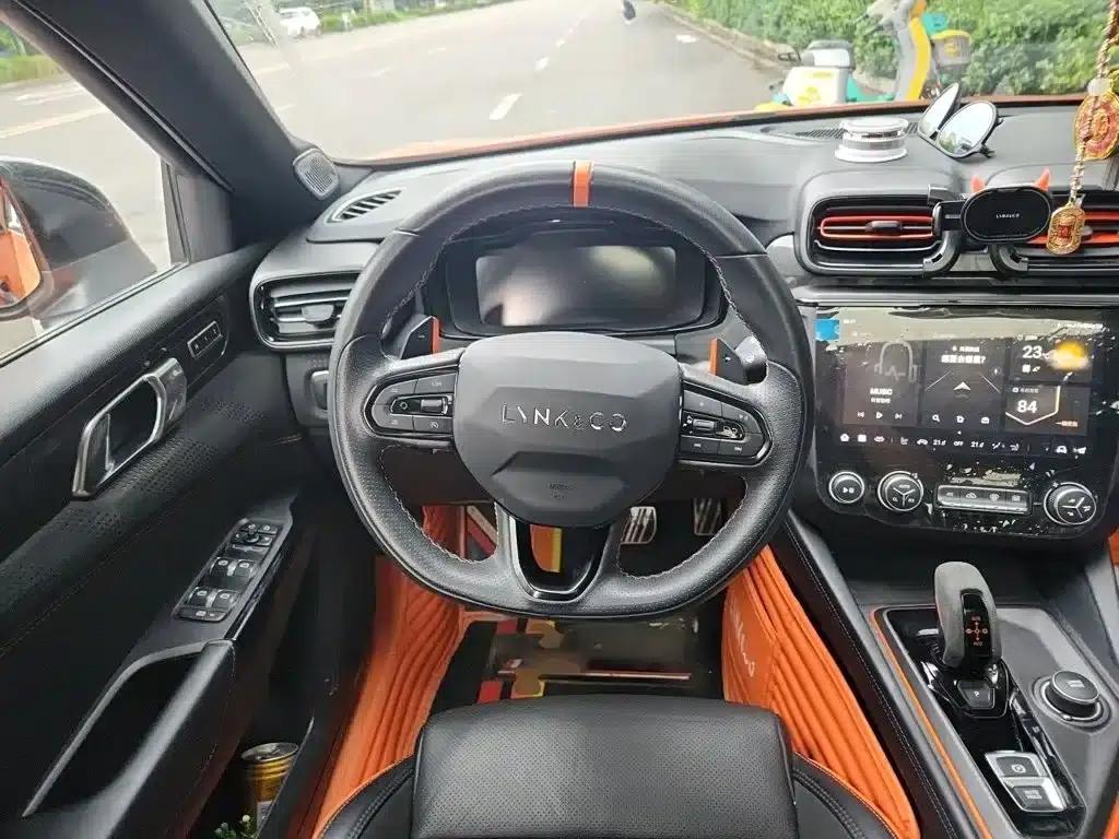 Lynk & Co 02 Hatchback 2021 2.0TD Halo Driving Package Edition — миниатюра 6