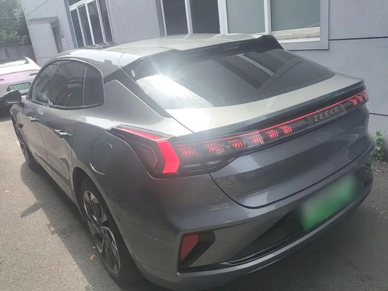 Zeekr 001 2024 WE Edition 100 kWh Rear-Drive — миниатюра 4