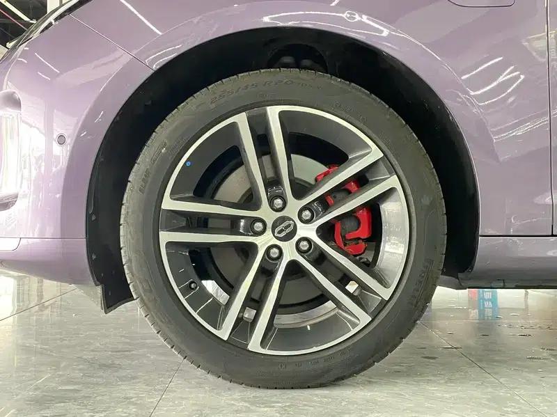Wenjie M5 2025 Extended Range Ultra 4WD Version — миниатюра 8