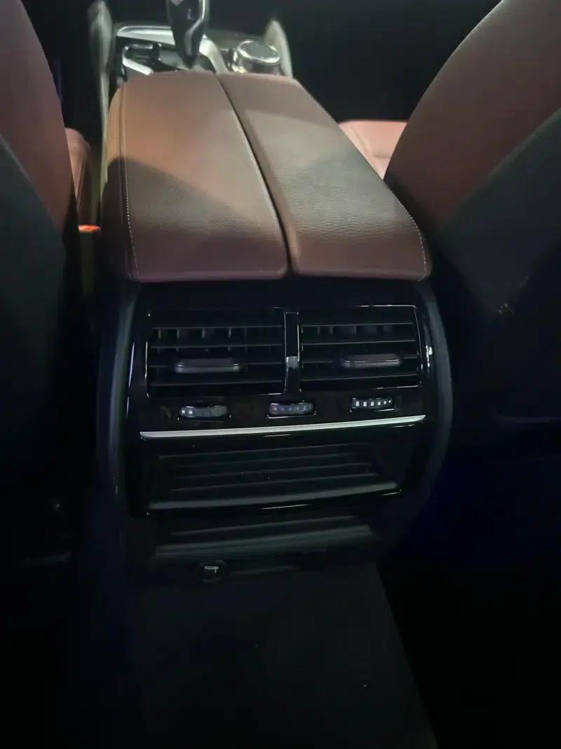 2018 BMW 5 Series 530Li Leading Edition M Sport Package — миниатюра 8