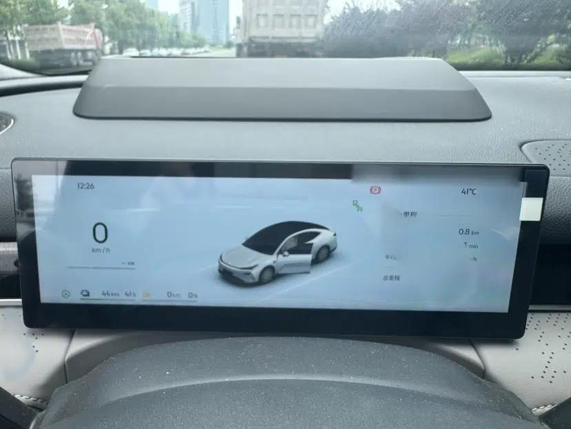 Geely Galaxy 8 2025 130km EM-P Starship Edition — миниатюра 22
