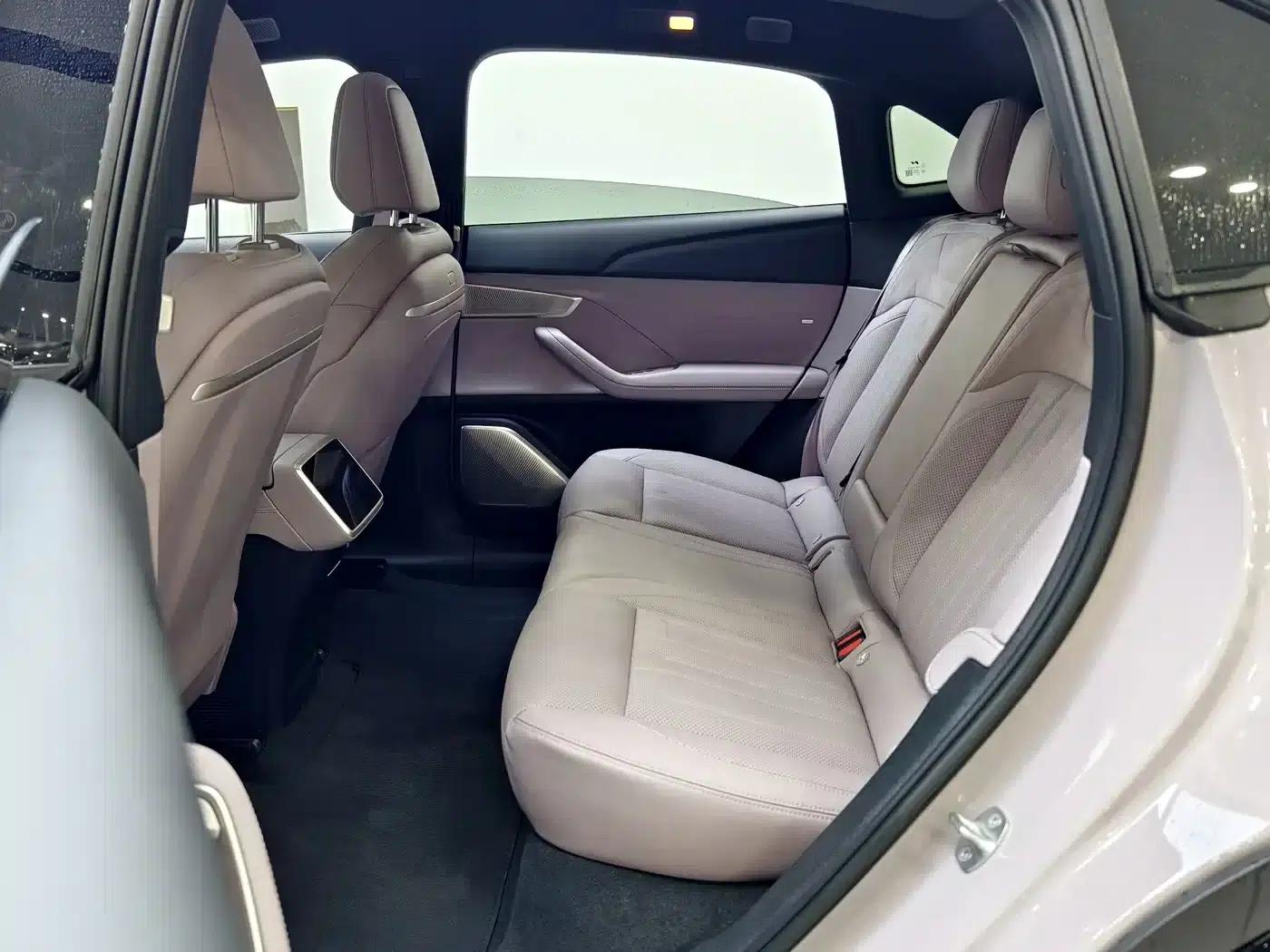 L60 2025 Model 60kWh Four-Wheel Drive — миниатюра 10